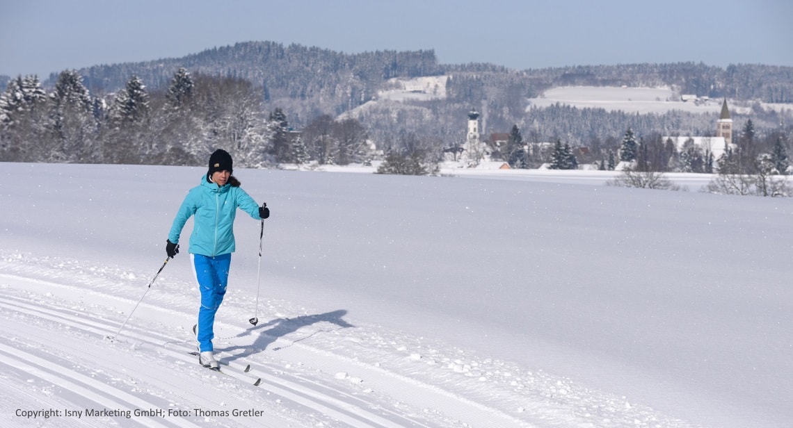 Isny Winter-Langlauf klassik mit Blaserturm und Marienkirche auf Gschwendloipe